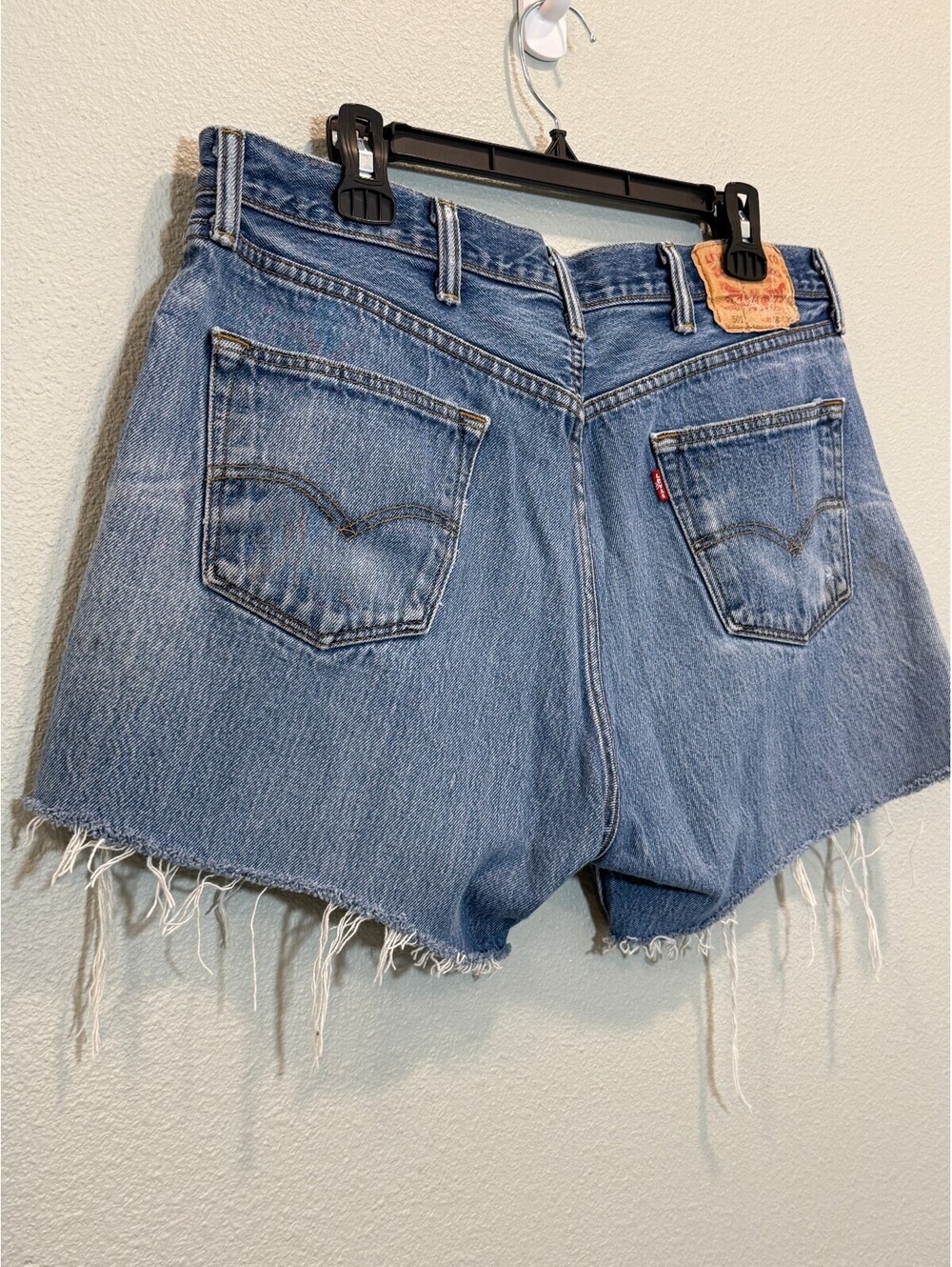 Vintage Levi's 501 Cut -Off Denim Shorts - Women's 36 - Picture 5 of 6